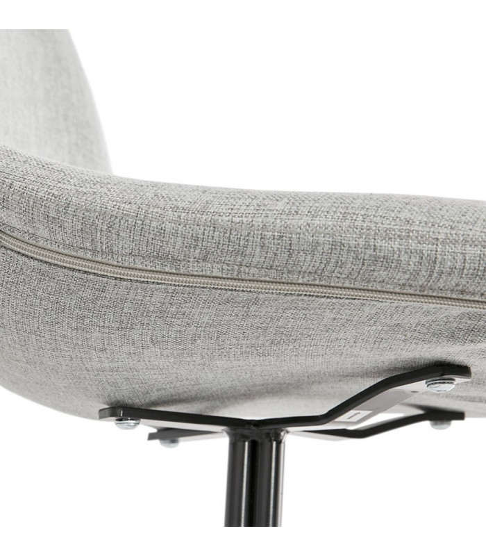 Chaise design gris clair en tissu et métal Dara