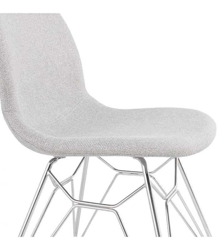 Chaise design gris clair en tissu et métal Kora