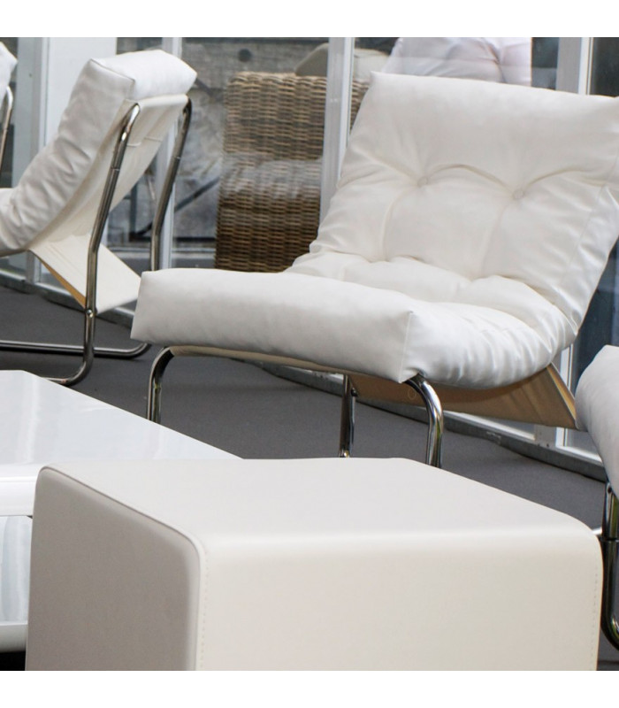 Fauteuil design (non empilable) blanc en similicuir Ava