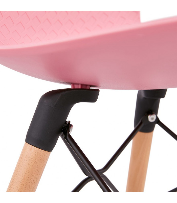 Chaise design rose en plastique et bois Delphine